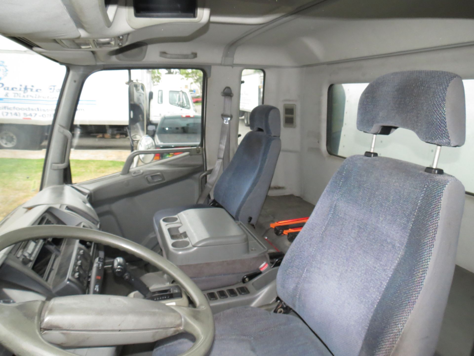 2007 Mitsubishi Fuso 28' FM-260 Box Truck W/Lift Gate, Automatic Transmission, #134, VIN: - Image 7 of 10