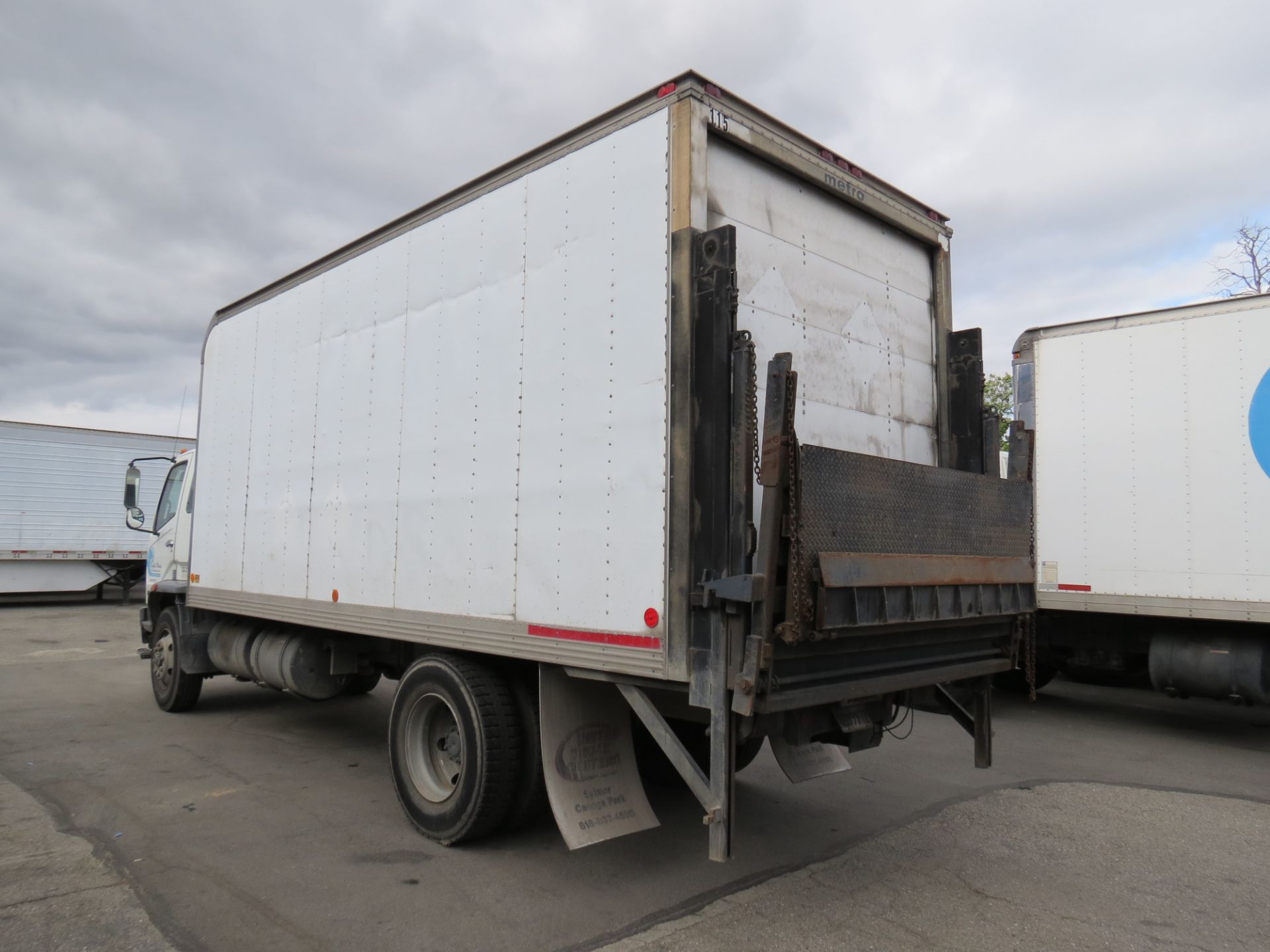 2007 Mitsubishi Fuso 20' FM-260 Box Truck W/Lift Gate, Manual Transmission, #115, VIN: - Image 5 of 11