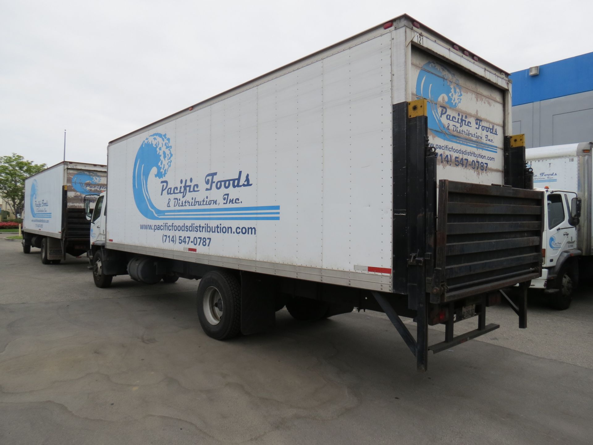 2007 Mitsubishi Fuso 28' FM-260 Box Truck W/Lift Gate, Manual Transmission, #121, VIN: - Image 4 of 10