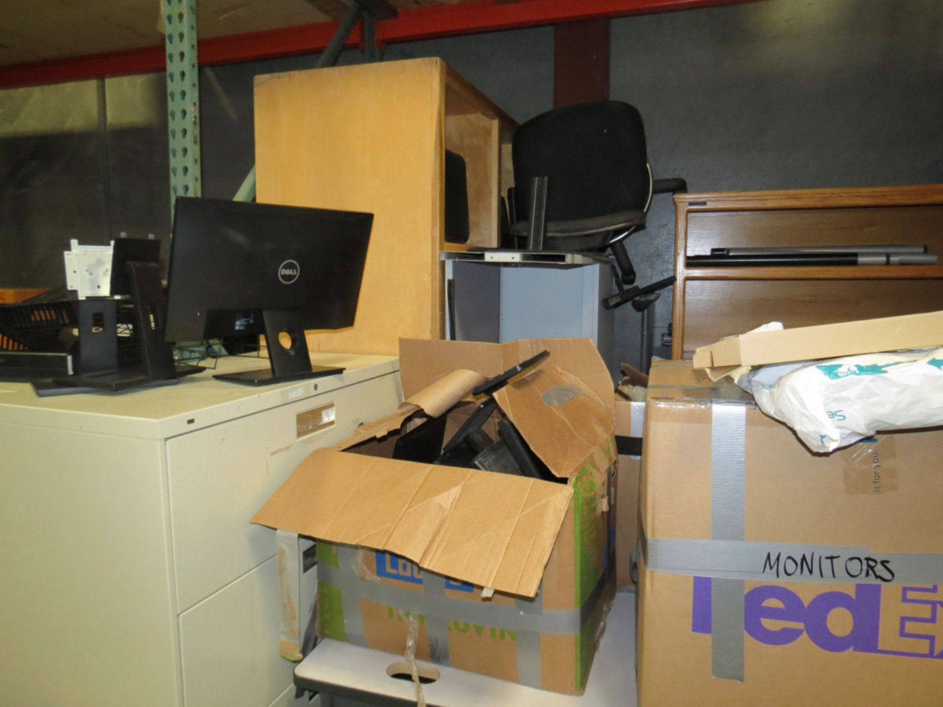 LOT - ASSORTED OFFICE EQUIPMENT AND FURNITURE INCLUDING: DESKS, CHAIRS, BOOKCASES, FILING - Image 3 of 8