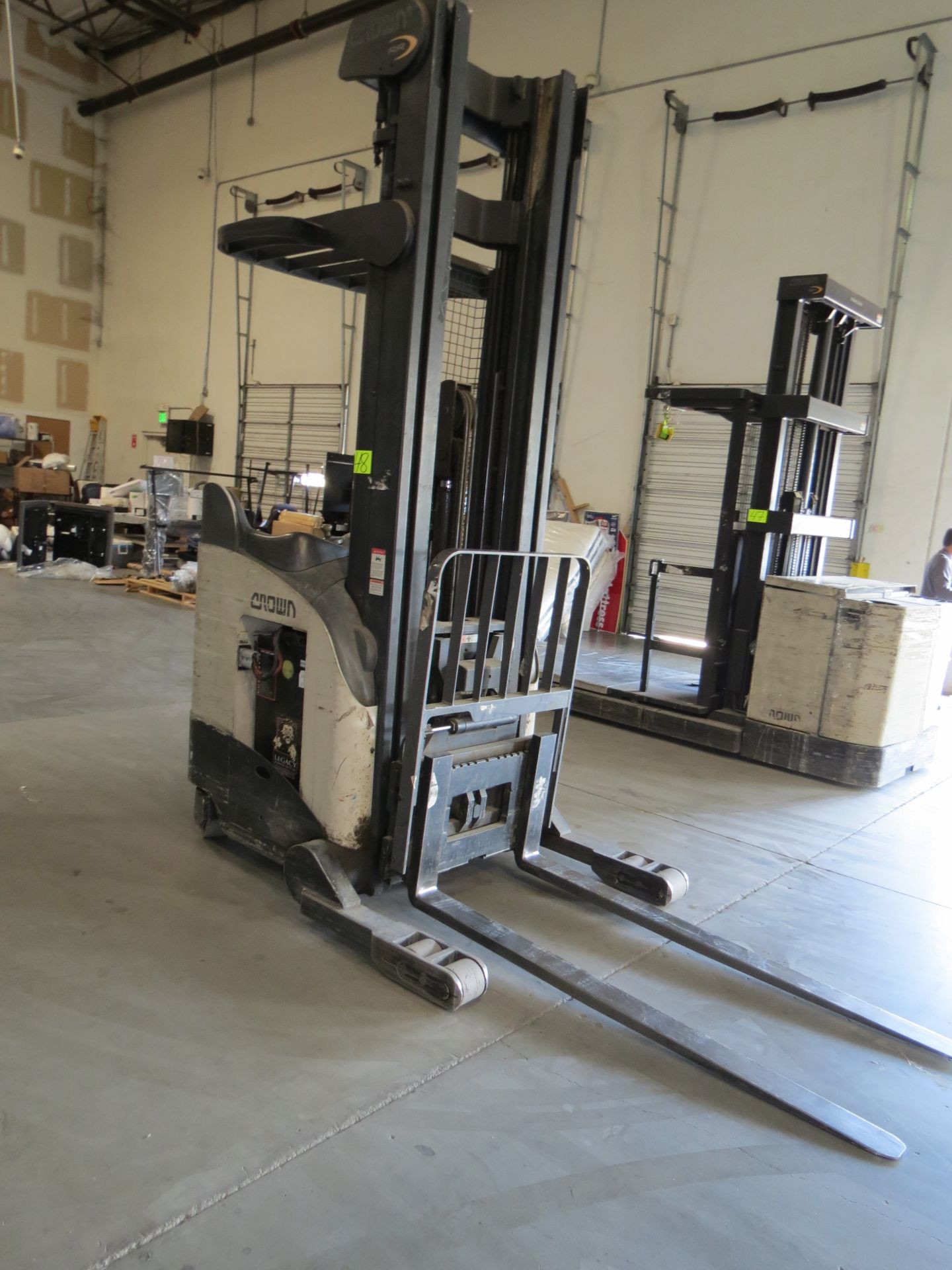 Crown RR 3-Stage Reach Electric Forklift 6860 Capacity SN:1A292256 With Legacy Power System - Image 2 of 4