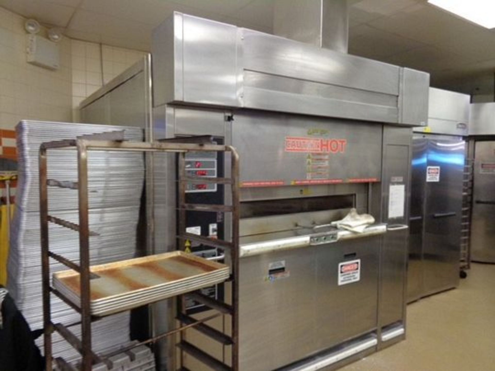 Baxter Revolving Tray Oven, Gas-Unit was used for approx 3 years & is palletized on 3 skids. NOTICE
