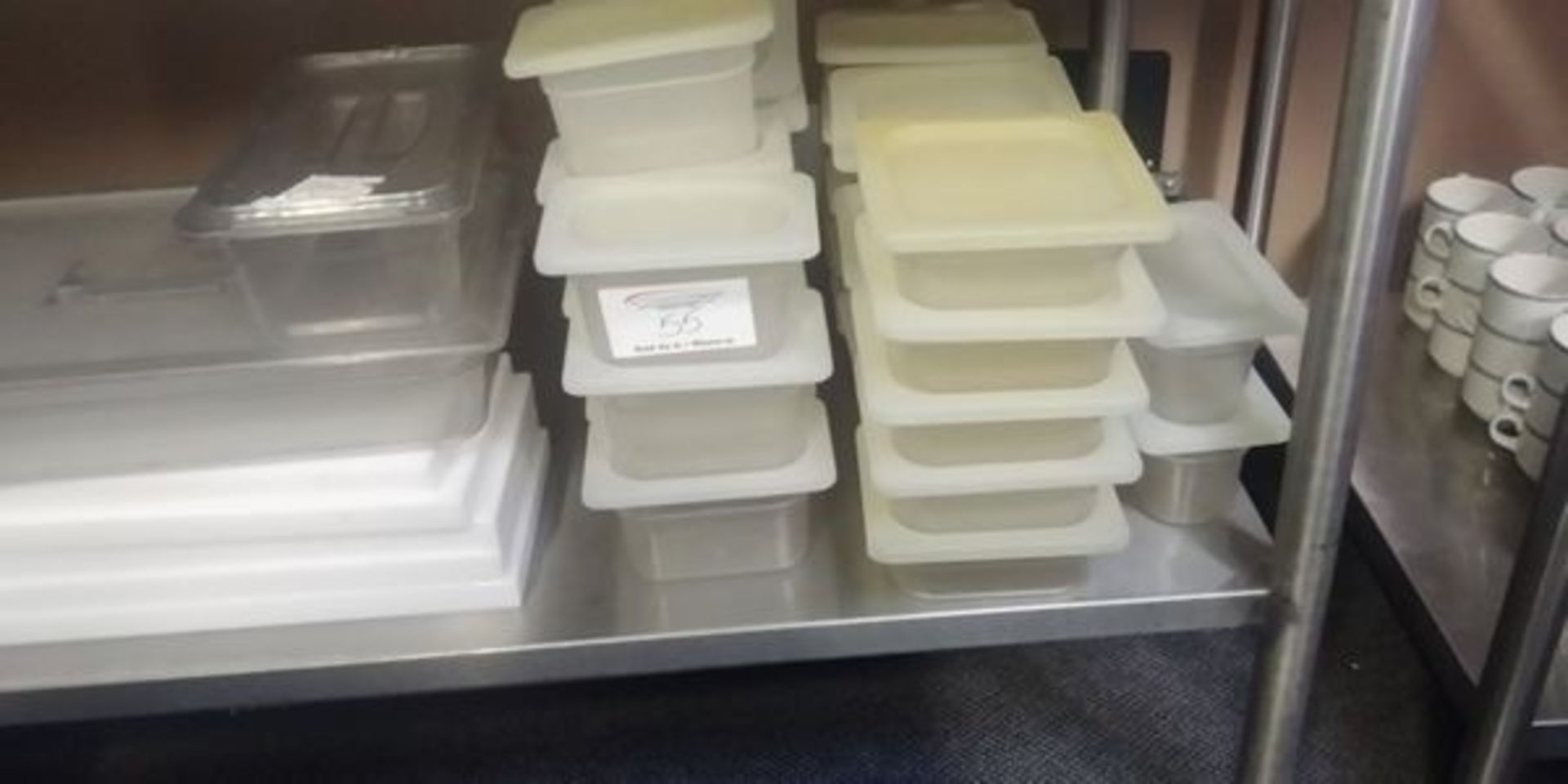 Approx. 34 Inserts with Lids