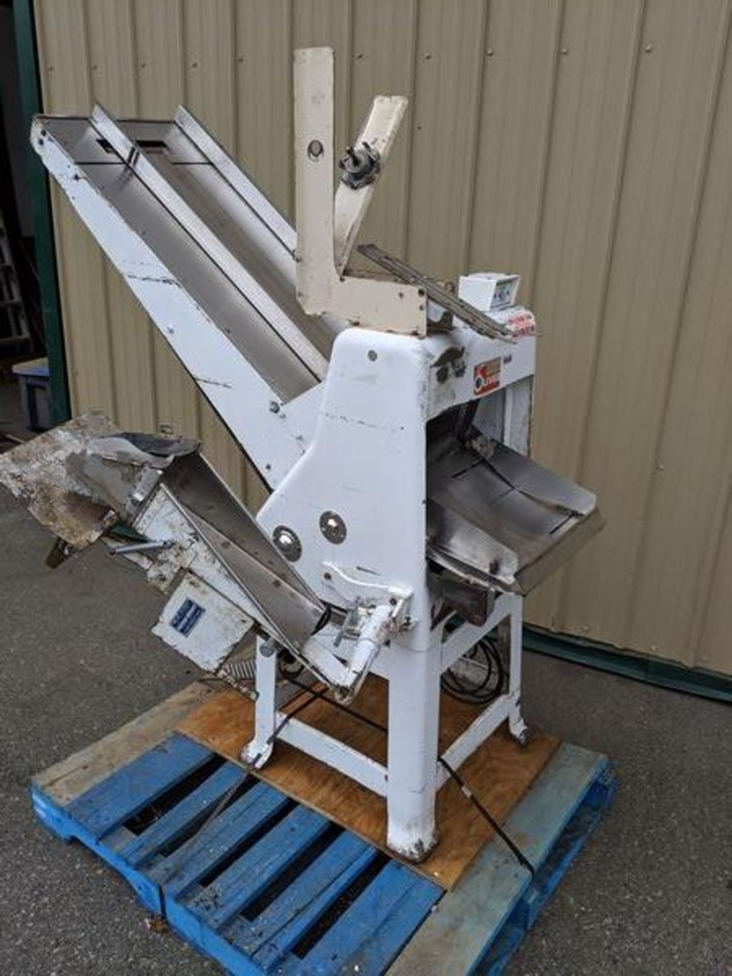 Oliver Bread Slicer with Mini Vert Air Bagger - Not on site. Contact us to view