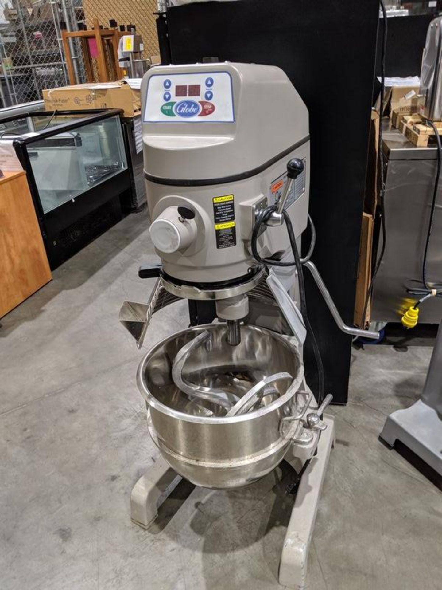 Globe SP30 Mixer with 2 Attachments and Bowl Guard