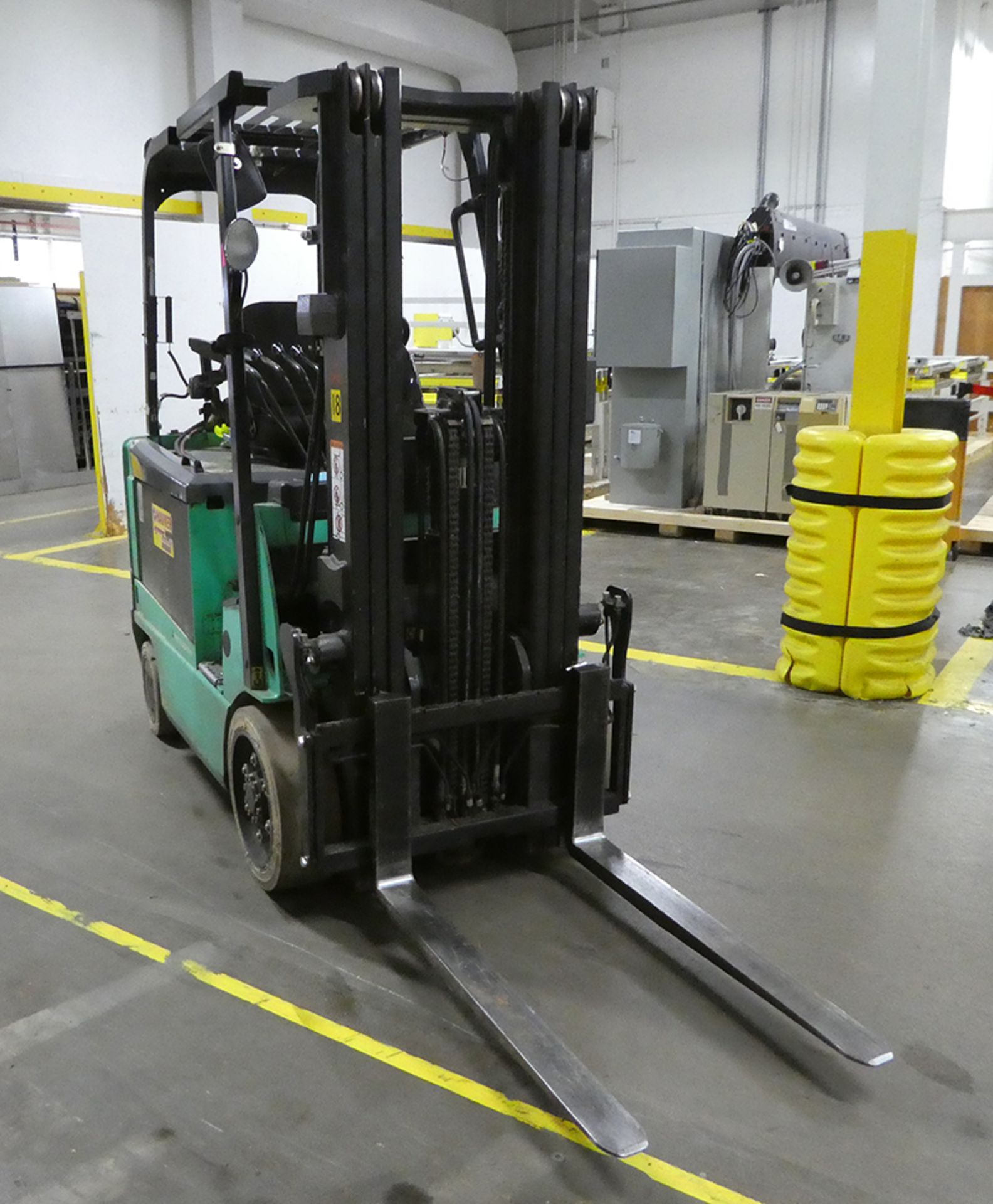 2012 Mitsubishi 21FBC25EN 5,000 lb Electric Forklift - Image 4 of 15