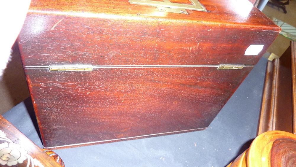 An early 19th century mahogany travelling medicine/apothecary cabinet, - Image 6 of 8