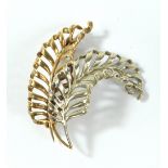 A two tone 9ct gold fern leaf motif brooch, approx 7.5g.