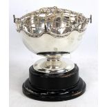 GOLDSMITHS & SILVERSMITHS CO LTD; a George V hallmarked silver rose bowl with cast foliate detail to