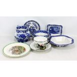 A mixed lot of predominantly blue and white ceramics to include a Wedgwood 'Old Willow' pattern