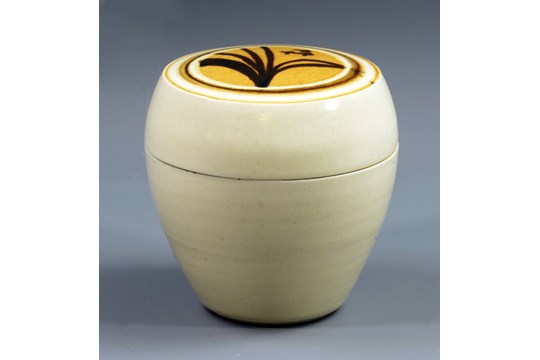 DAVID LEACH (1911-2005) for Lowerdown Pottery; a porcelain box and cover decorated with foxglove