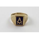 A gentlemen's 9ct gold Masonic ring with swivel blue enamel top, with Masonic symbol,