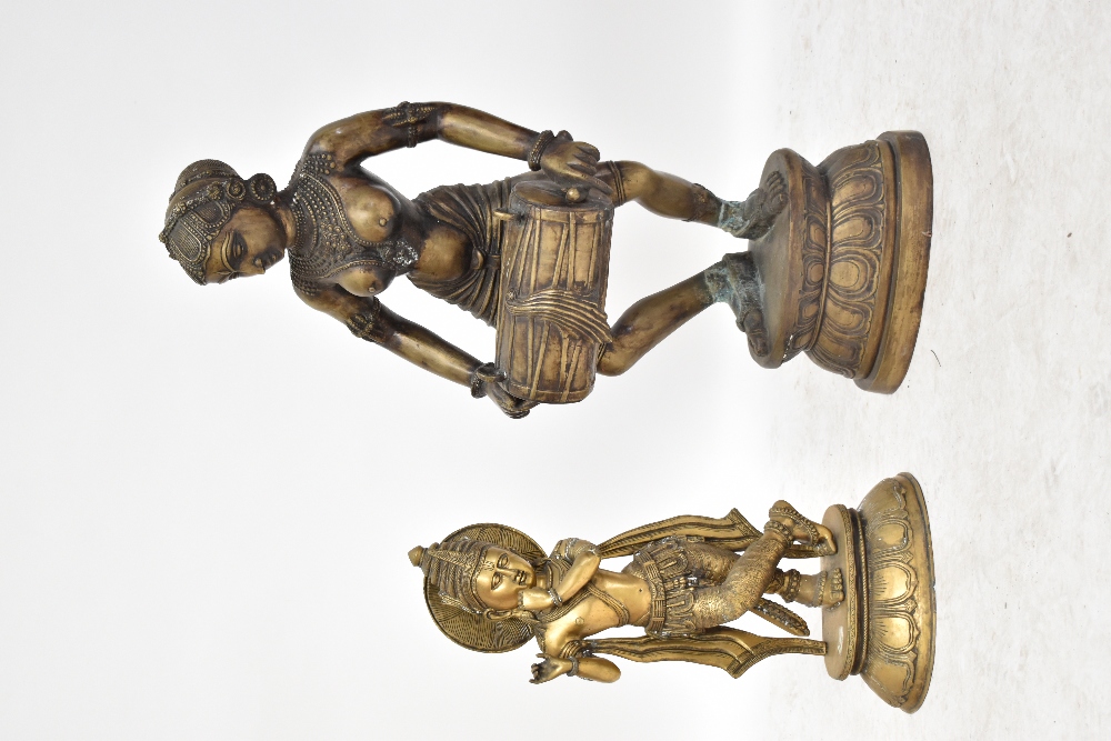 A 20th century Indian cast brass figure of Radha Krishna playing flute, on lotus base, height - Bild 2 aus 2