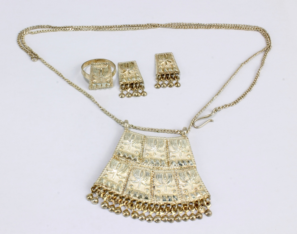 A cased Indian white metal suite of jewellery comprising necklace, ring and pair of earrings.