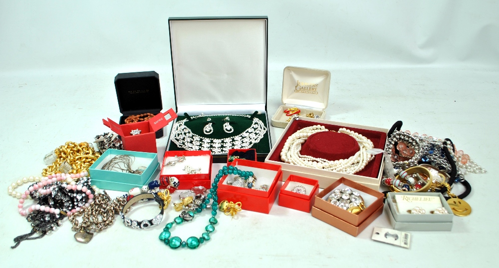 A quantity of costume jewellery to include Ciro brooches, a boxed pair of cufflinks, a silver