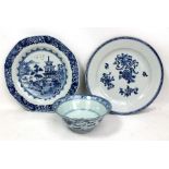 Two late 18th century Chinese porcelain dishes/bowls, the larger painted in underglaze blue with