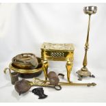 A quantity of metalware, predominantly brass including a pierced footman, small trivet etc.