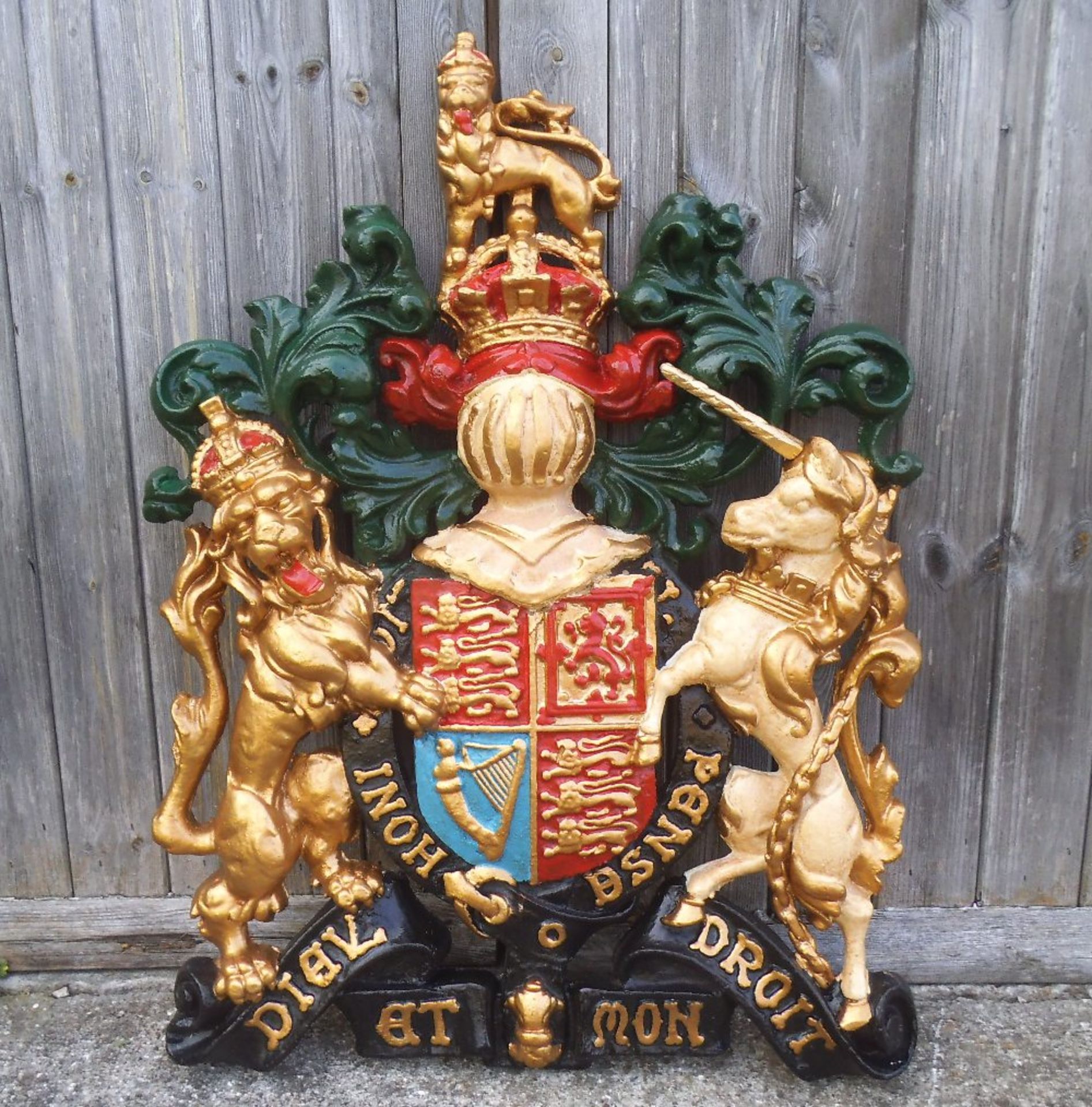 A fibreglass British Royal Coat of Arms, 60 x 78cm.