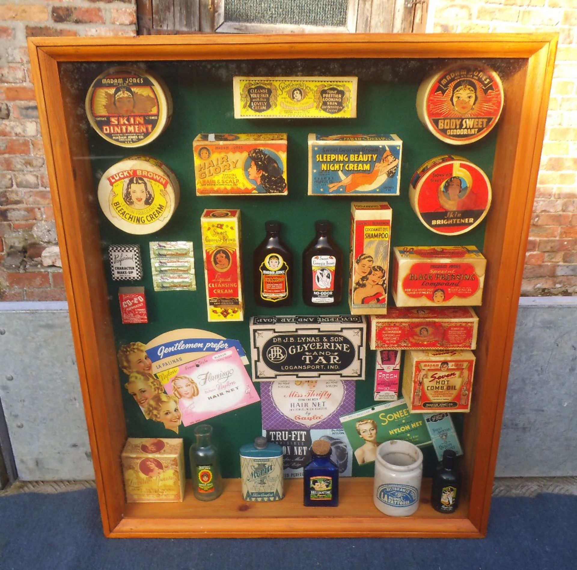 American packaging display case, 64 x 78cm.