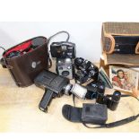 A quantity of cameras to include a Box Brownie, a cased Vivitar Bigview BV300AF Auto Camera,