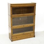 A good early 20th century Globe-Wernicke style sectional bookcase, height approx 122cm.