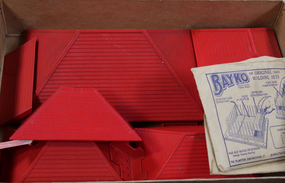 Two vintage Bayko building sets in original packaging (2). - Bild 3 aus 3