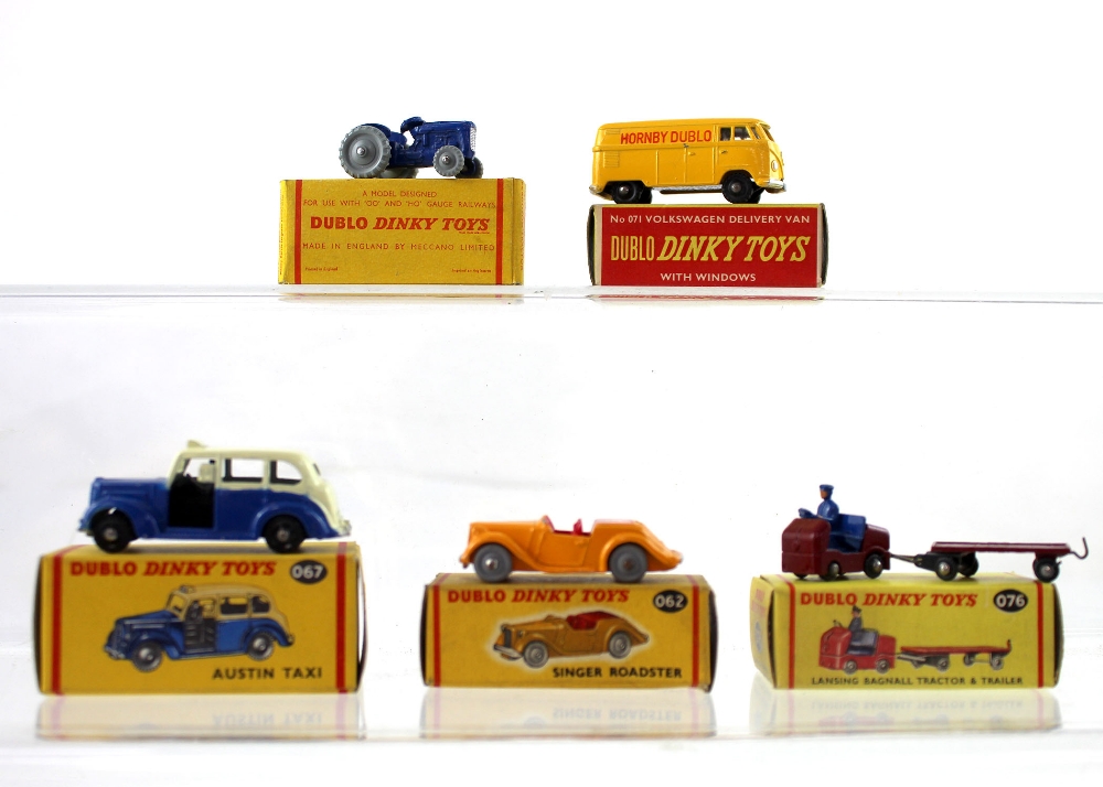 A collection of Dublo Dinky Toys small diecast vehicles to include 062 Singer Roadster,