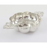 A Victorian hallmarked silver porringer, John Henry Rawlings, London 1896,