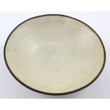 A Southern Song Yingqing double fish bowl with incised decoration, diameter 16cm.