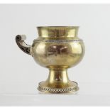 An Edward VII hallmarked silver gilt drinking cup, a replica of a 17th century drinking cup,