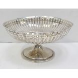 An Edward VII hallmarked silver footed bowl, diameter 13cm, Sheffield 1909, approx 4.5ozt.