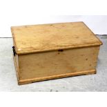 An early 20th century pine blanket box, 39 x 86cm.