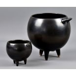 SUE HANNA (born 1963); two burnished stoneware kin cups on tripod feet, tallest height 18cm (2). Sue