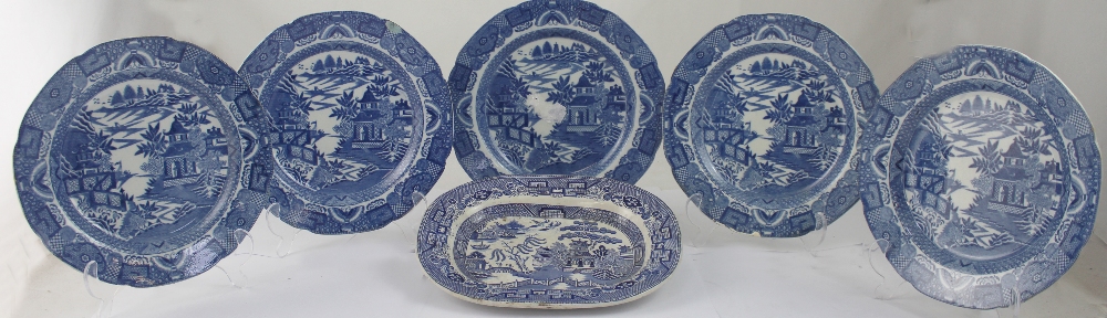 A set of five 19th century Staffordshire transfer printed blue and white plates with pagodas and - Bild 2 aus 2