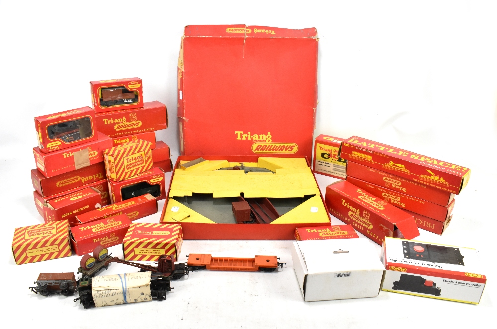 TRI-ANG AND TRI-ANG HORNBY; a collection of predominantly boxed locomotives, rolling stock and
