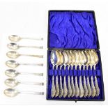 WS SAVAGE & CO; an Edward VII hallmarked silver cased set of twelve teaspoons with bright cut