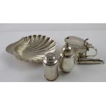 An Edward VII hallmarked silver shell dish, Horace Woodward & Co Ltd, London 1909,