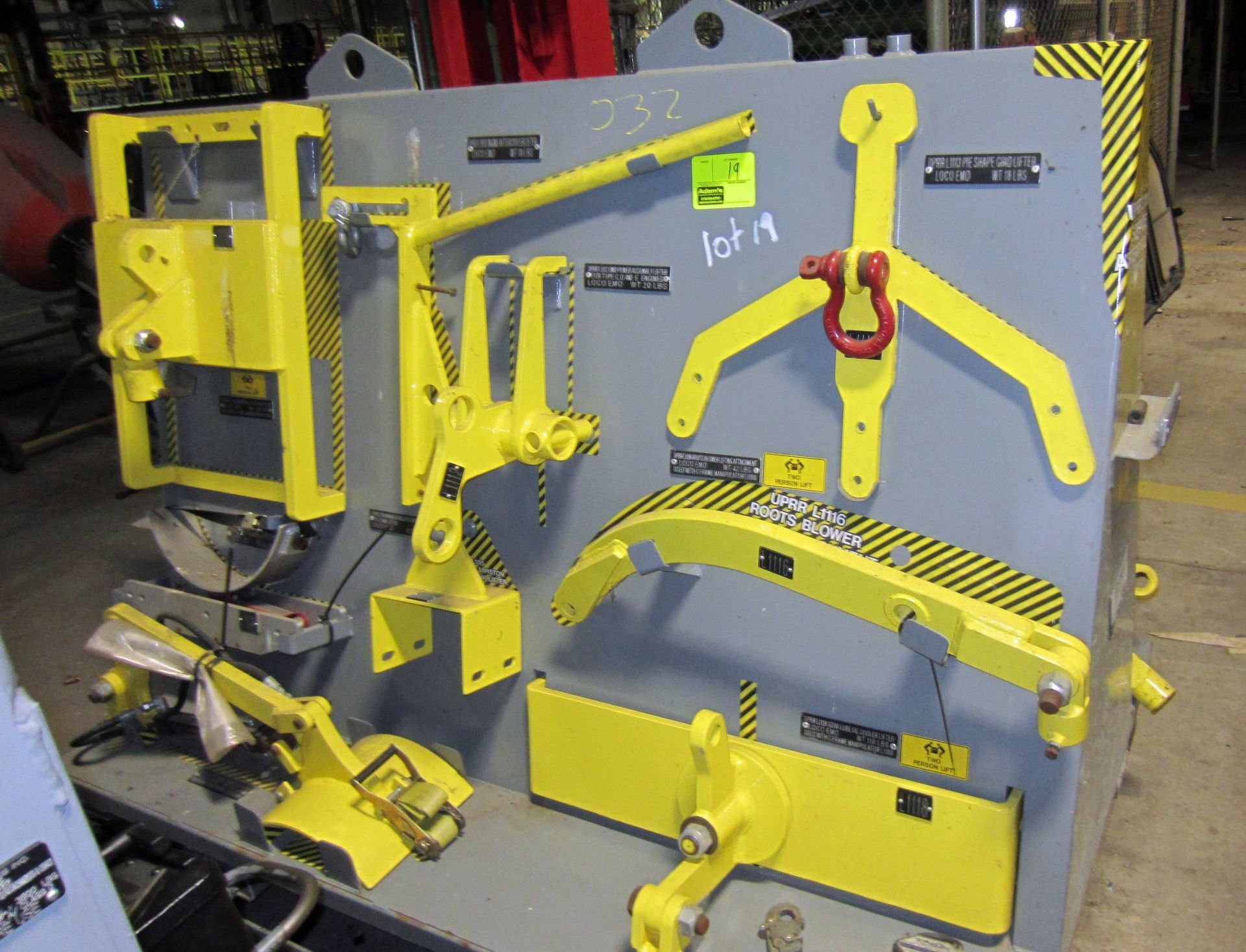 RACK OF LIFTING TOOLS