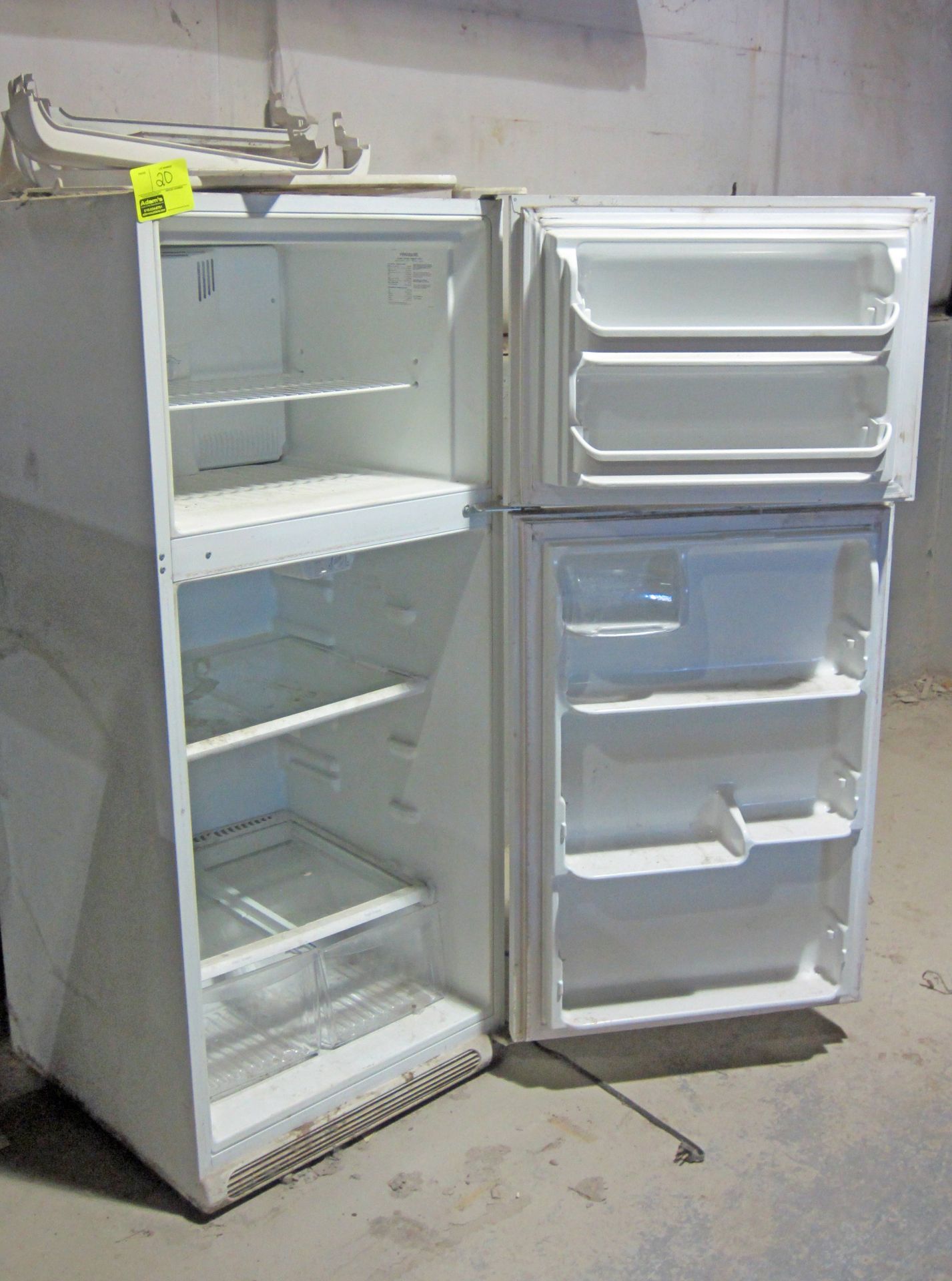 REFRIDGERATOR