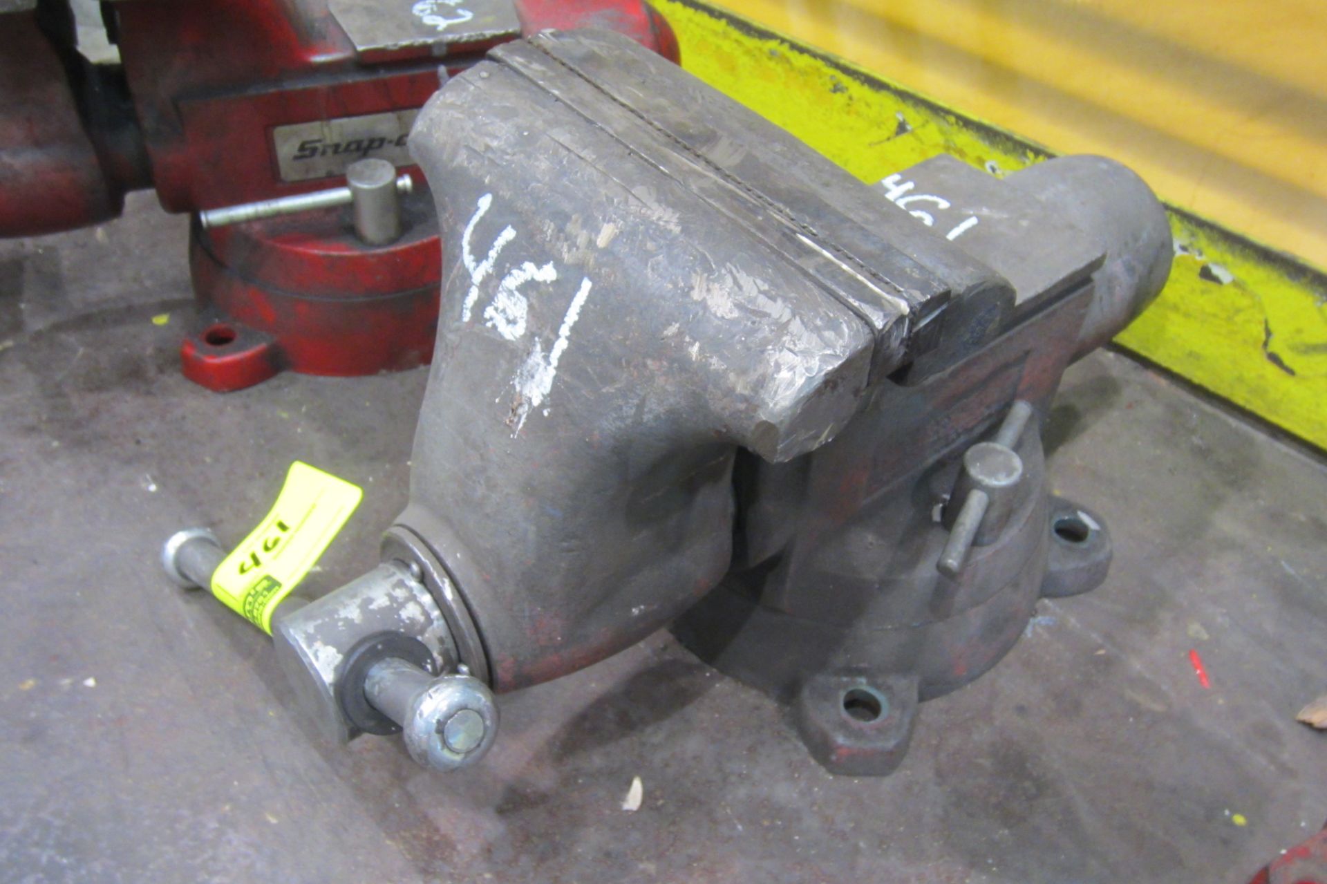 VISE WITH 8" JAW