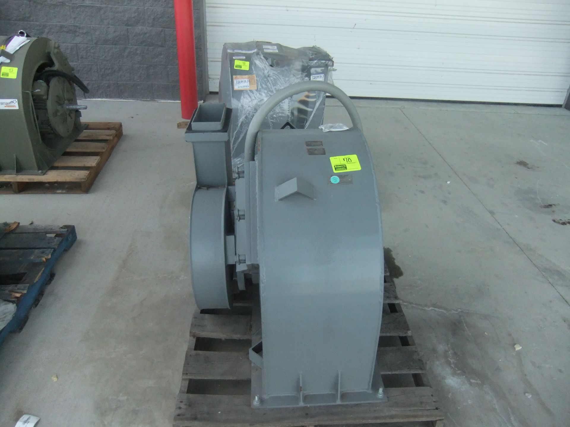 Pallet with 1 Traction Motor Blower 715-8416