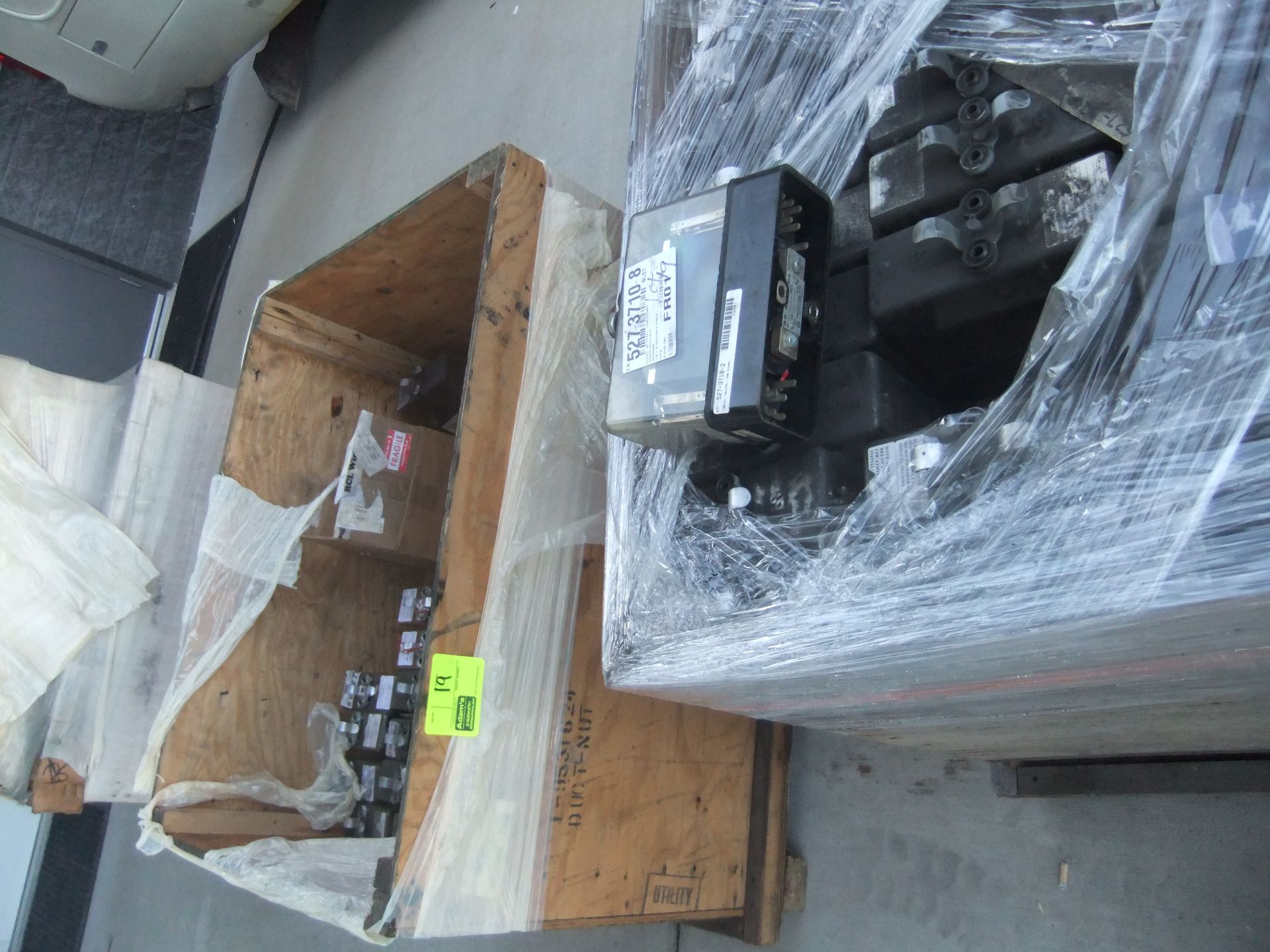 Pallet of Relay Neutral Cab Signals - 527-3783 - Image 2 of 2