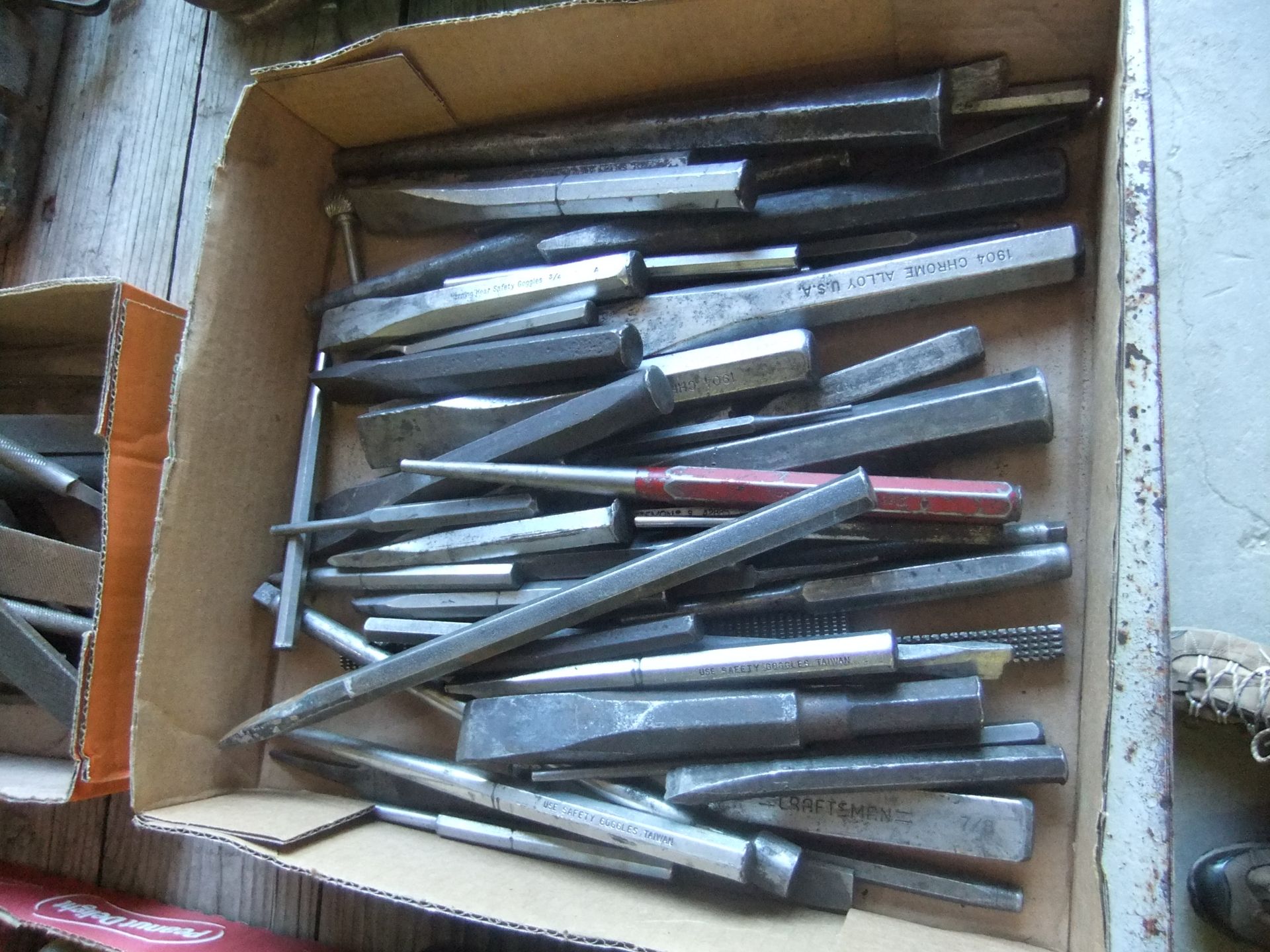 FLAT OF CHISELS, PUNCHES