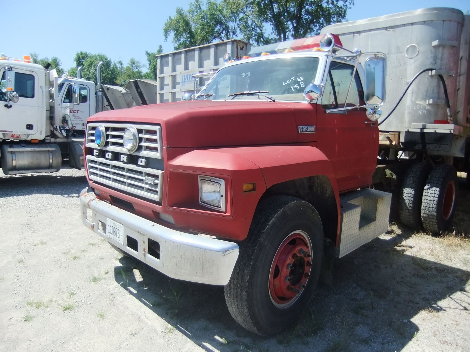 1982 FORD F700 CAB & CHASSIS. OLD FIRE TRUCK WITH DETROIT DIESEL. 37,000 MILES. AIR BRAKES, AUTO