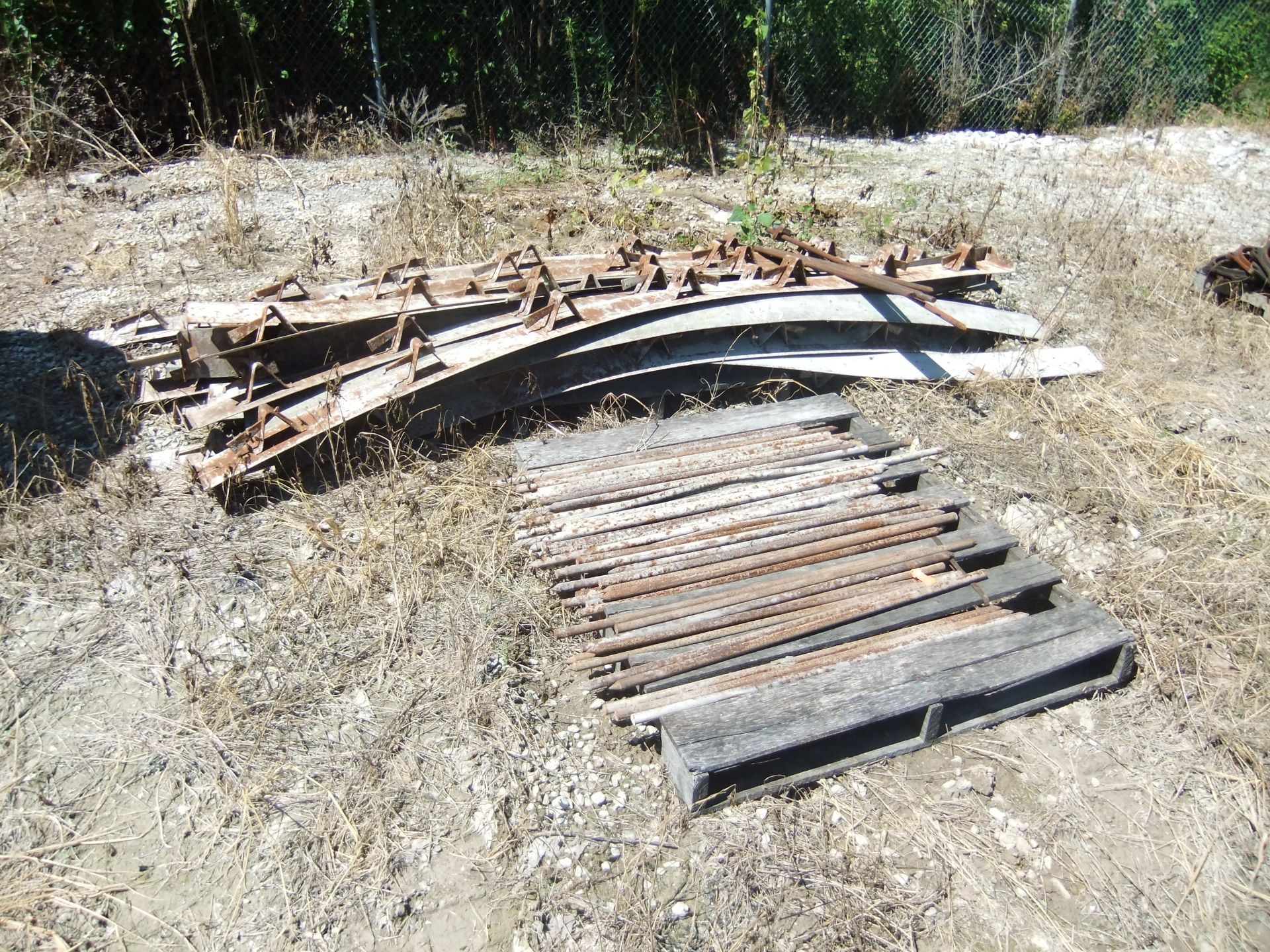 CONCRETE FORMS/STAKES