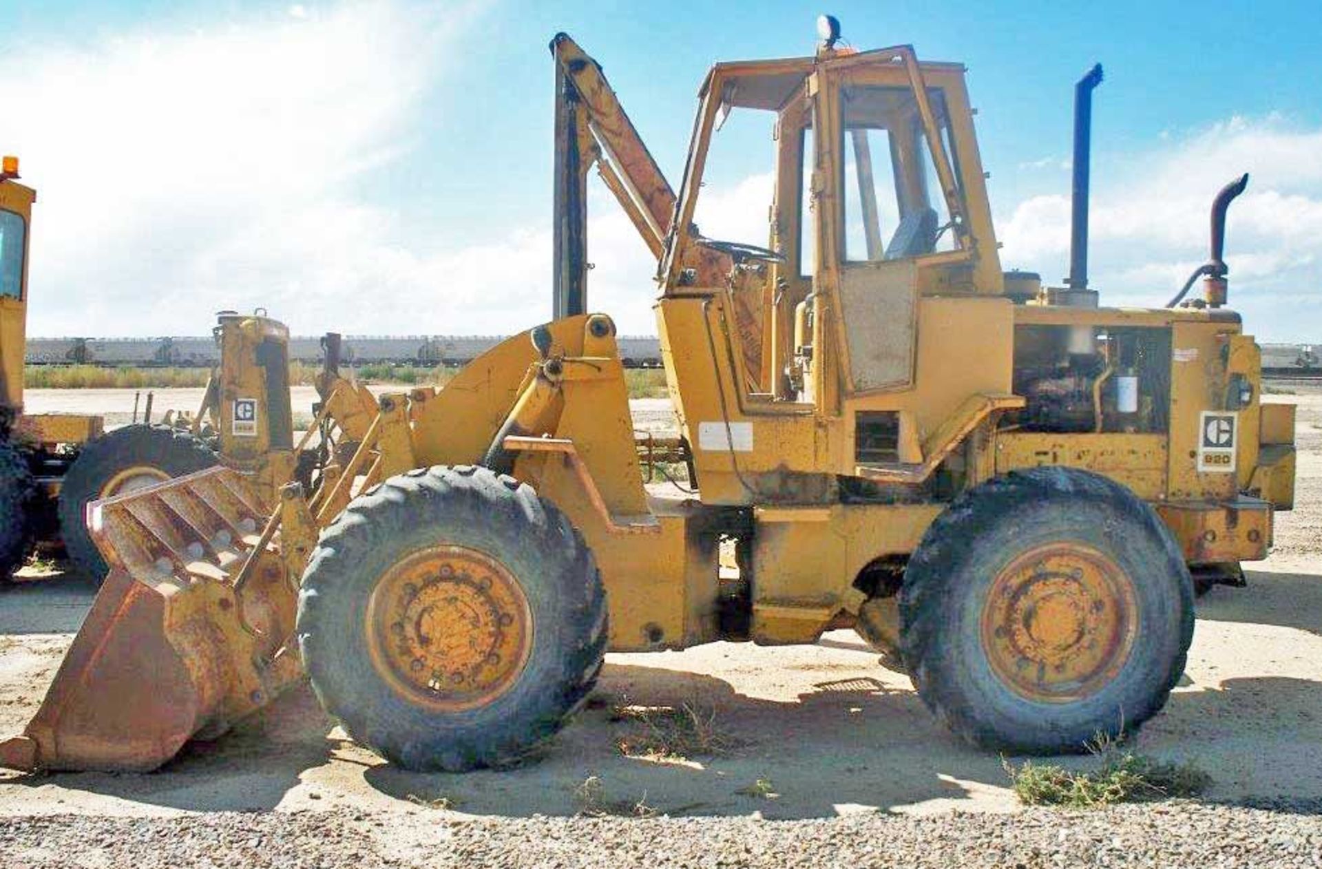 DTL - CATERPILLAR 920 WHEEL LOADER. HRS UNKNOWN. STARTS 7 RUNS - Image 2 of 2