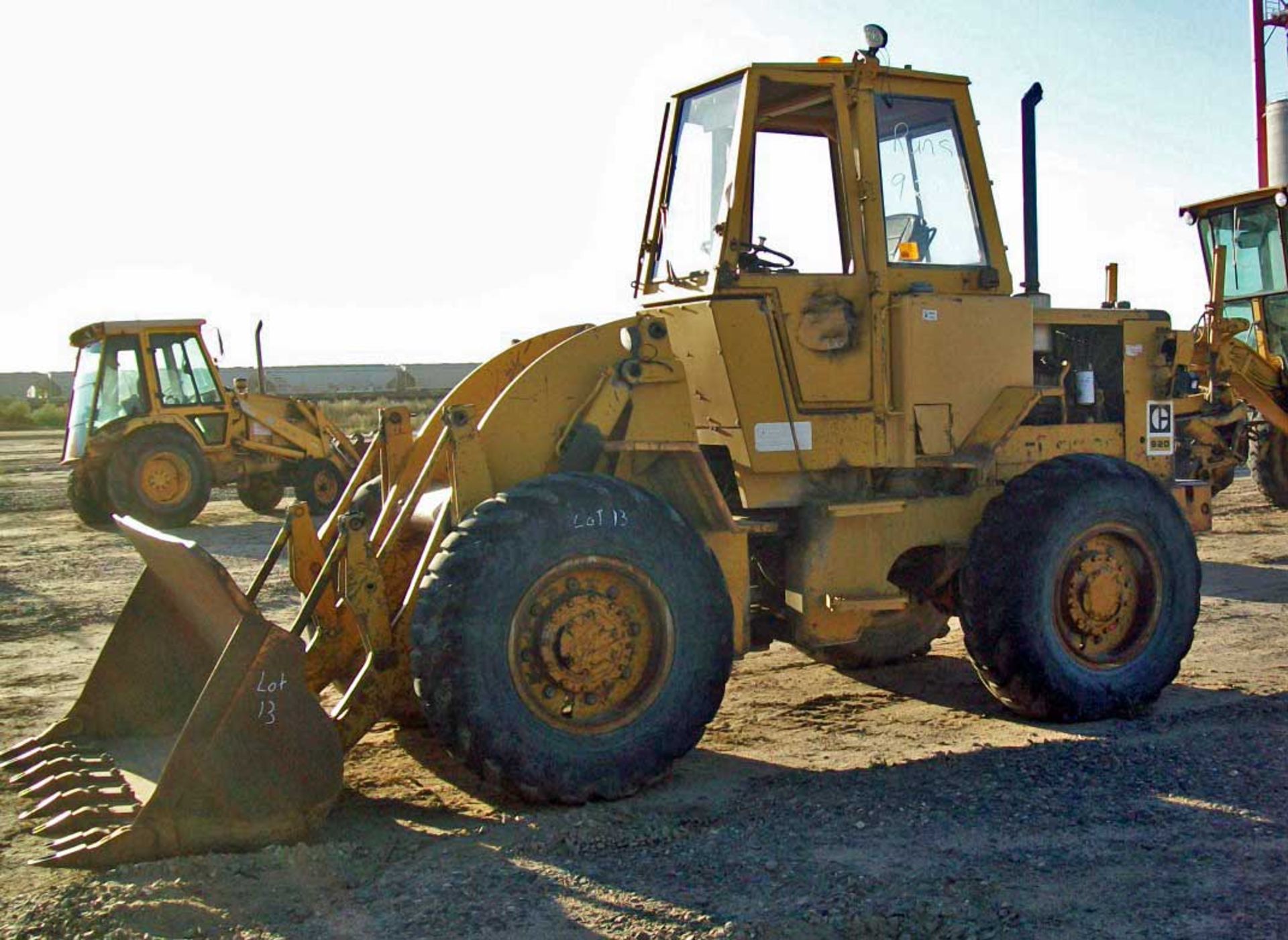 DTL - CATERPILLAR 920 WHEEL LOADER. HRS UNKNOWN. STARTS 7 RUNS