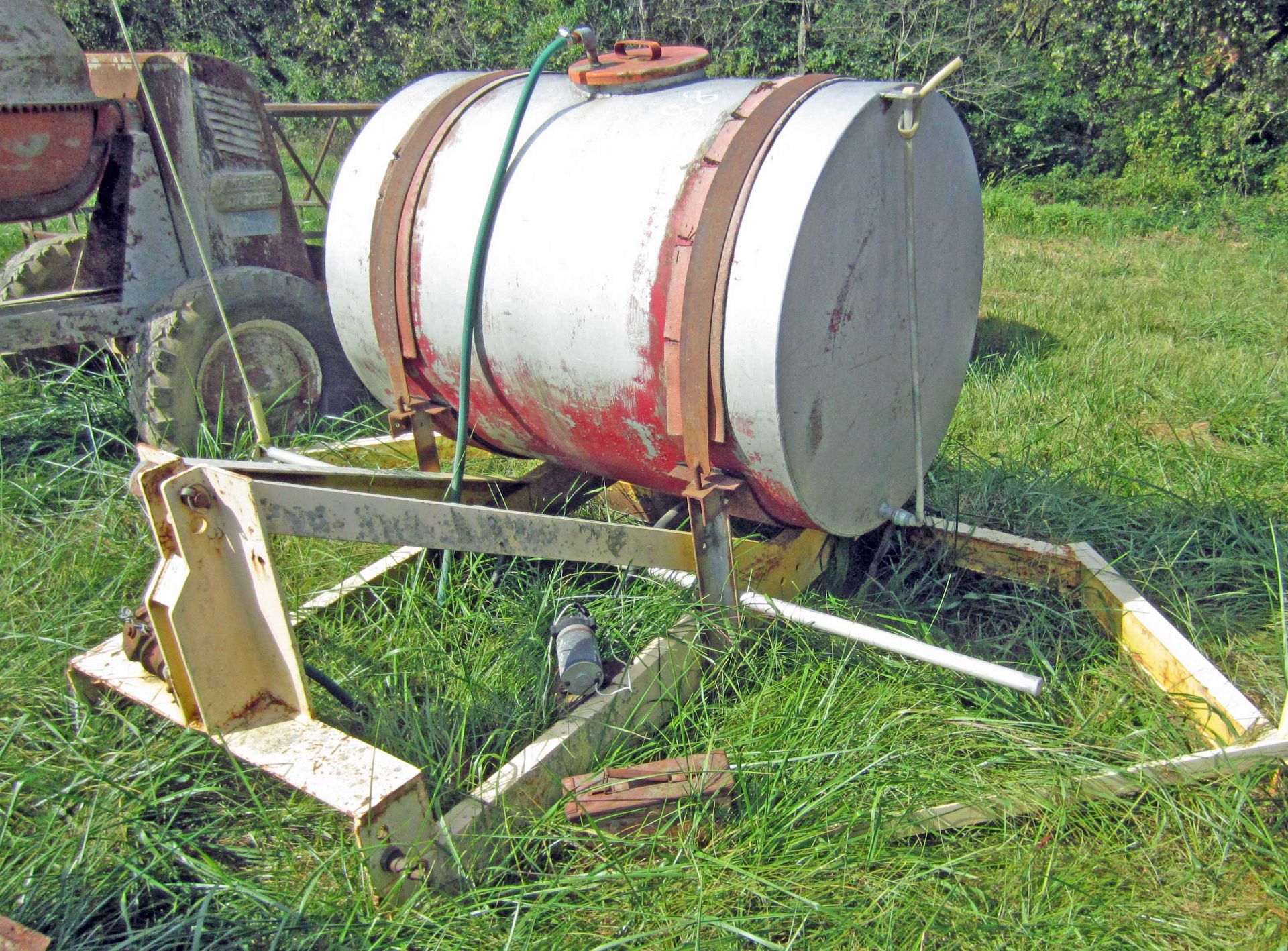 SPRAYER TANK ON 3PT FRAME