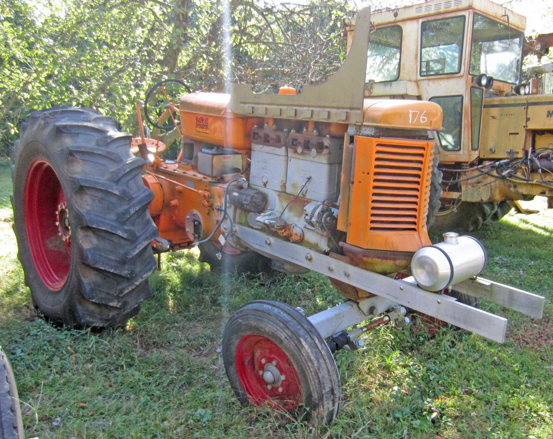 MINNEAPOLIS MOLINE MODEL U 0115002623 - PULLING TRACTOR