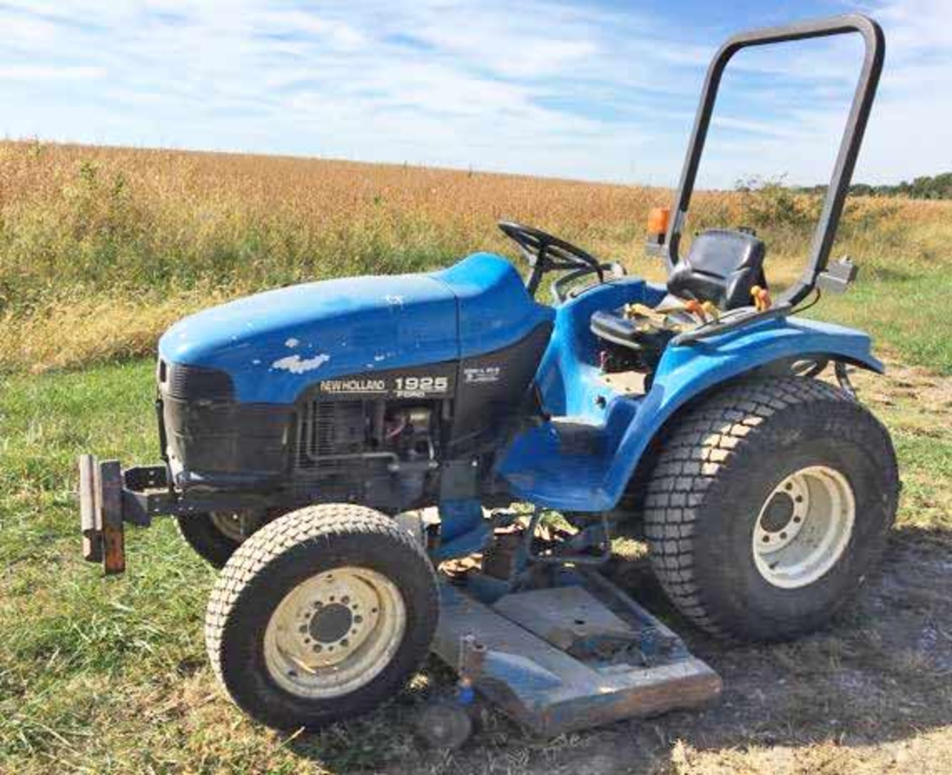 1998 NEW HOLLAND 1925 TRACTOR, 4WD, 2380HRS, SER#G006032 with 1998 NEW HOLLAND 914A 6' MOWER DECK, - Image 2 of 5